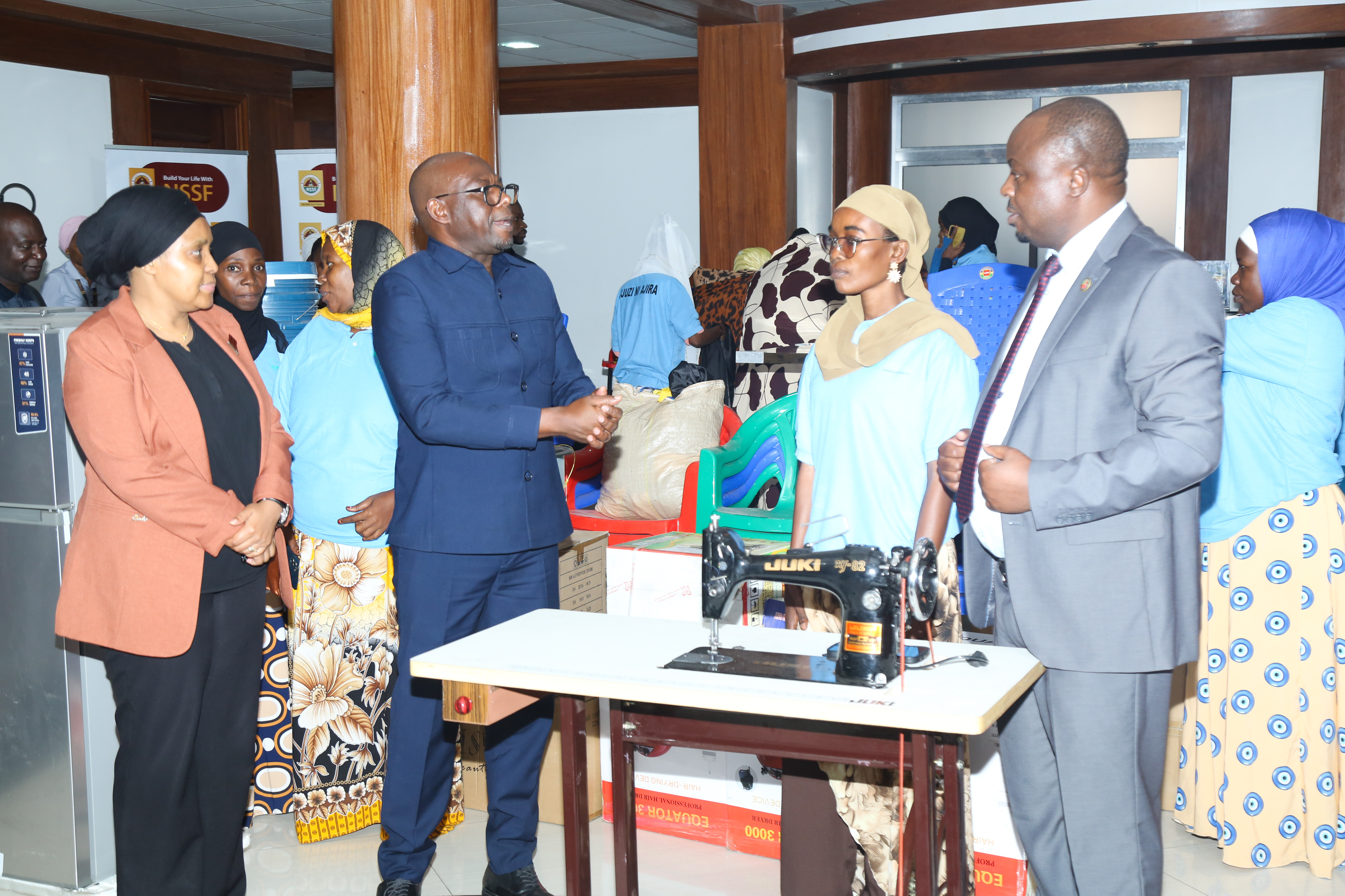 COMHESWA IN A CONFERENCE WITH MINISTER OF STATE, PRIME MINISTER'S OFFICE - LABOUR, EMPLOYMENT AND RELATIONS