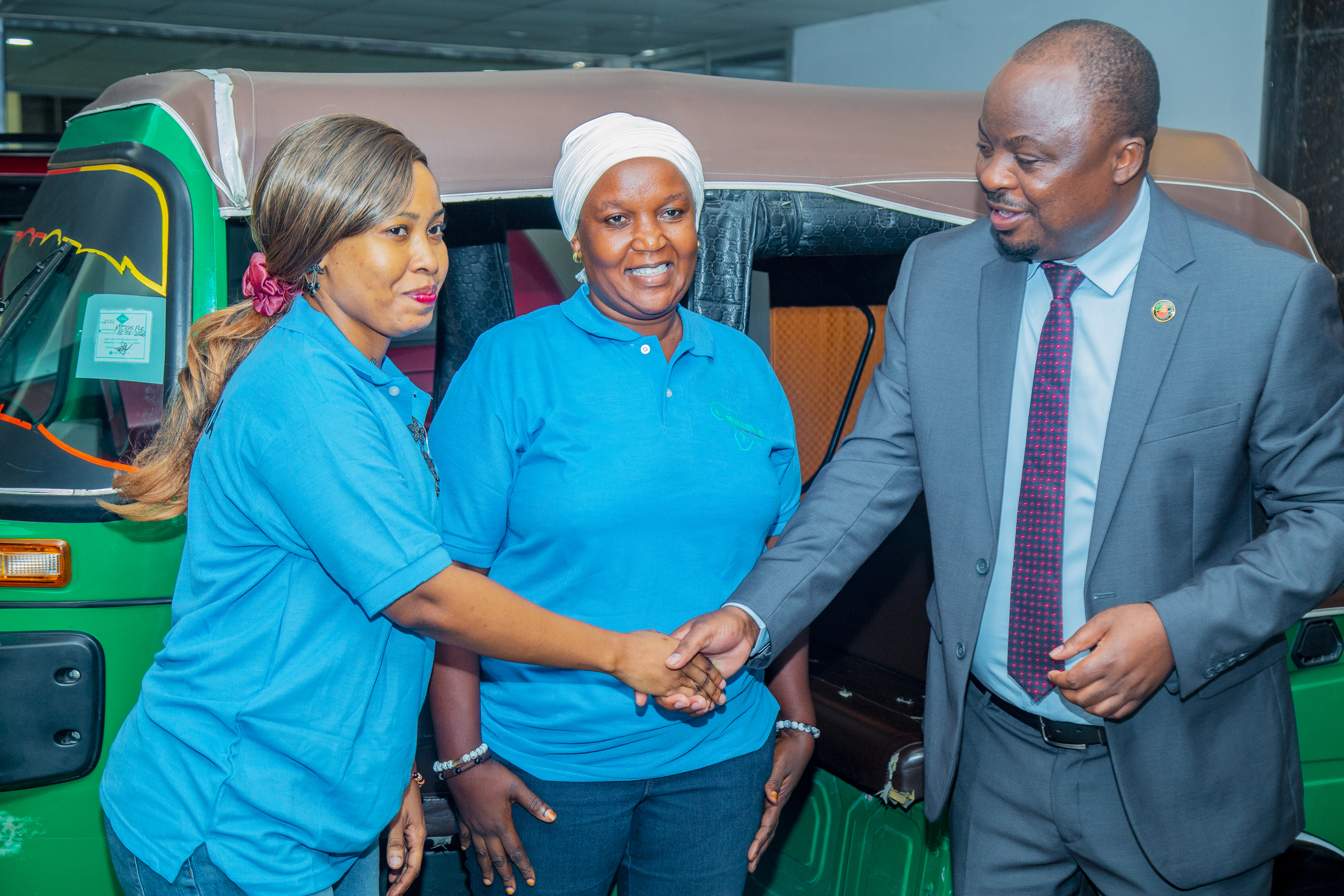 COMHESWA IN A CONFERENCE WITH MINISTER OF STATE, PRIME MINISTER'S OFFICE - LABOUR, EMPLOYMENT AND RELATIONS