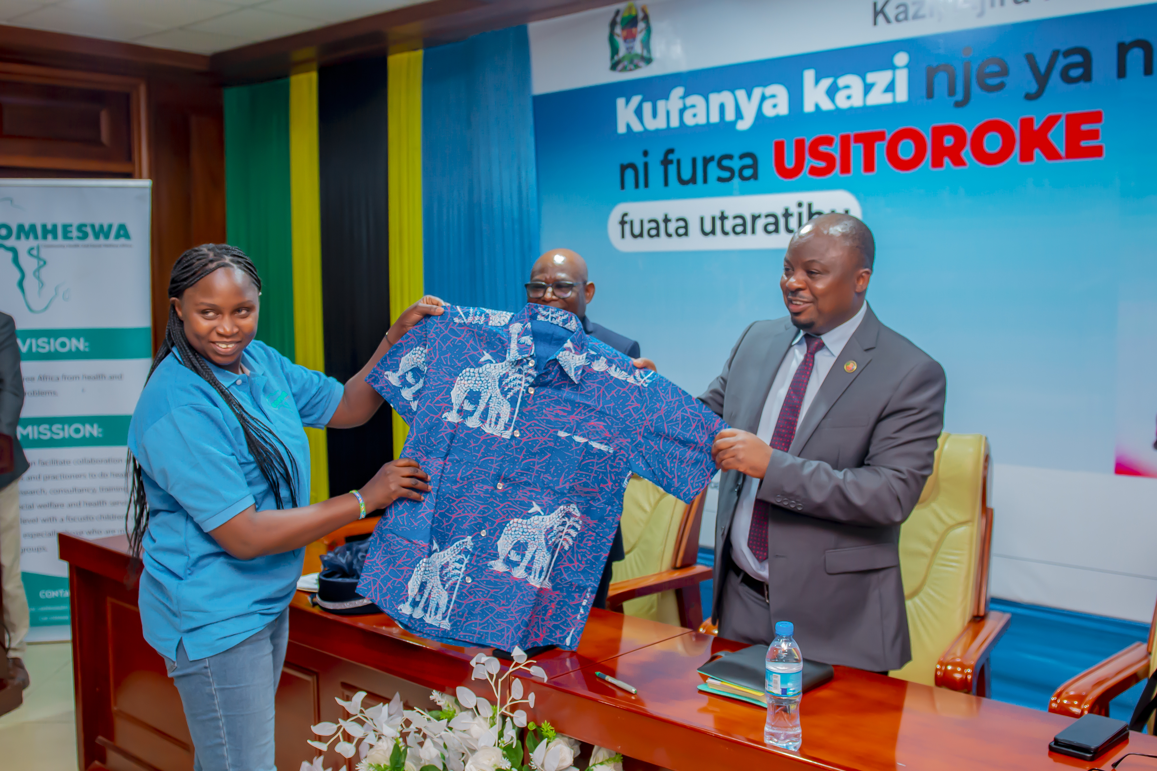 COMHESWA IN A CONFERENCE WITH MINISTER OF STATE, PRIME MINISTER'S OFFICE - LABOUR, EMPLOYMENT AND RELATIONS